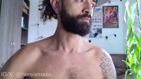 Snapshot of max_greenn chatting on 11-25-25, 02:39 Max Follow me IGX hereismaxx online show from 11-25-25, 02:39