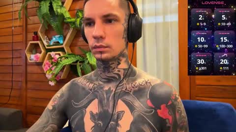 Snapshot of max_reaves chatting on 12-21-24, 02:41 online show from 12-21-24, 02:41