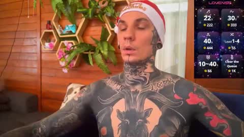 Snapshot of max_reaves chatting on 12-26-24, 05:04 online show from 12-26-24, 05:04