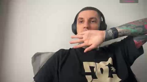 Snapshot of max_reaves chatting on 02-26-25, 10:26 online show from 02-26-25, 10:26