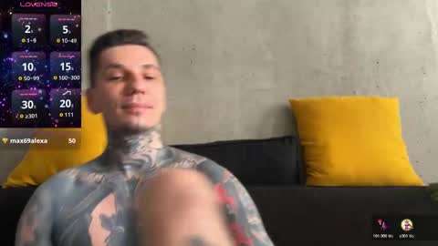 Snapshot of max_reaves chatting on 10-25-25, 06:32 online show from 10-25-25, 06:32