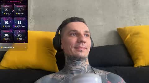 Snapshot of max_reaves chatting on 11-15-25, 07:05 online show from 11-15-25, 07:05