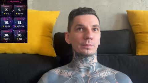 Snapshot of max_reaves chatting on 11-24-25, 05:18 online show from 11-24-25, 05:18