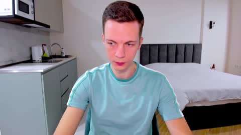 Max  online show from 01-25-25, 03:41