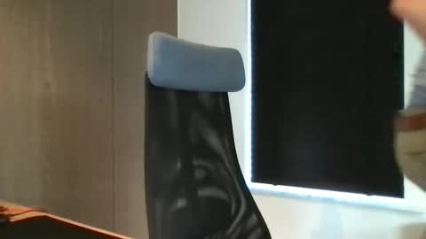 Snapshot of max_straight_1 chatting on 01-31-25, 10:20 Max take off clothes online show from 01-31-25, 10:20