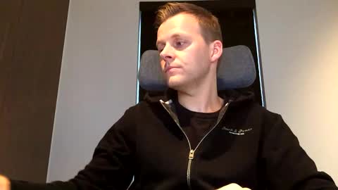 Snapshot of max_straight_1 chatting on 02-20-25, 07:23 Max take off clothes online show from 02-20-25, 07:23