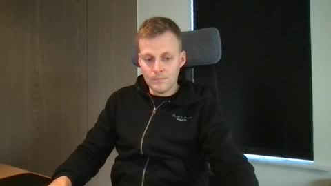 Snapshot of max_straight_1 chatting on 02-24-25, 01:10 Max take off clothes online show from 02-24-25, 01:10