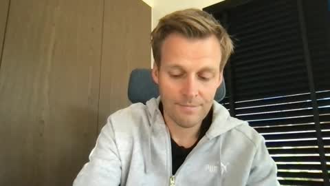 Snapshot of max_straight_1 chatting on 09-22-25, 07:21 Max take off clothes online show from 09-22-25, 07:21