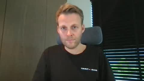 Snapshot of max_straight_1 chatting on 10-14-25, 08:26 Max take off clothes online show from 10-14-25, 08:26