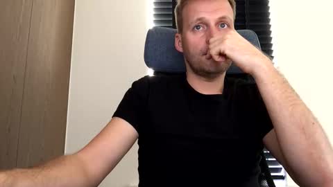 Snapshot of max_straight_1 chatting on 11-07-25, 09:09 Max take off clothes online show from 11-07-25, 09:09