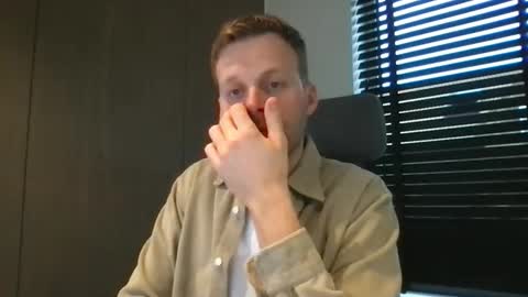 Snapshot of max_straight_1 chatting on 11-25-25, 08:03 Max take off clothes online show from 11-25-25, 08:03