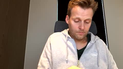 Snapshot of max_straight_1 chatting on 12-04-25, 01:09 Max take off clothes online show from 12-04-25, 01:09