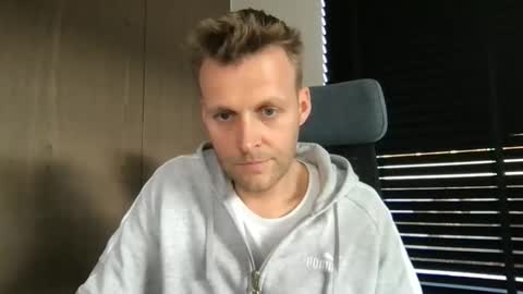 Snapshot of max_straight_1 chatting on 12-15-25, 01:26 Max take off clothes online show from 12-15-25, 01:26