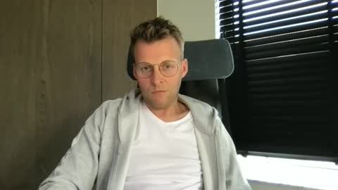 Max take off clothes online show from 06-08-26, 01:11