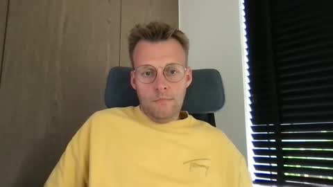 Max take off clothes online show from 06-09-26, 11:00