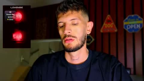 Snapshot of max_tayloor chatting on 12-17-25, 01:00 Max Taylor online show from 12-17-25, 01:00