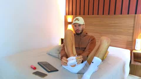 Snapshot of max_tayloor chatting on 02-04-26, 06:25 Max Taylor online show from 02-04-26, 06:25