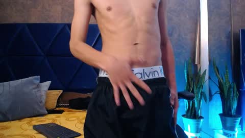 MAX--- online show from 04-01-26, 05:52