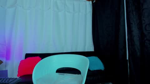 Snapshot of max_wild01 chatting on 01-19-25, 09:44 MAX online show from 01-19-25, 09:44