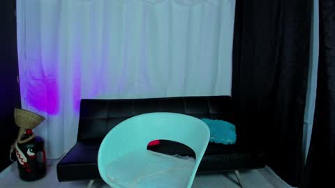 Snapshot of max_wild01 chatting on 01-20-25, 09:43 MAX online show from 01-20-25, 09:43