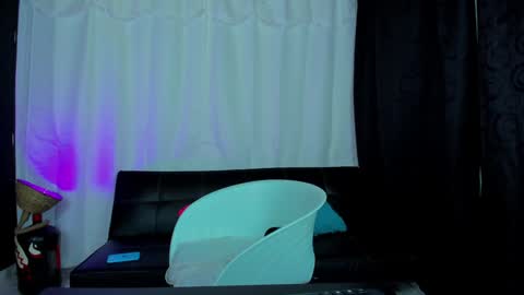 Snapshot of max_wild01 chatting on 01-21-25, 08:52 MAX online show from 01-21-25, 08:52