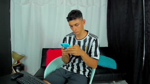 Snapshot of max_wild01 chatting on 01-21-25, 03:43 MAX online show from 01-21-25, 03:43