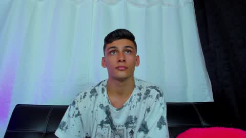 Snapshot of max_wild01 chatting on 01-22-25, 10:50 MAX online show from 01-22-25, 10:50