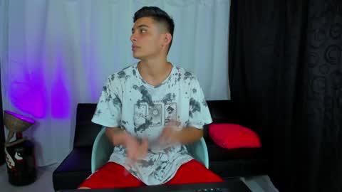 Snapshot of max_wild01 chatting on 01-22-25, 08:17 MAX online show from 01-22-25, 08:17