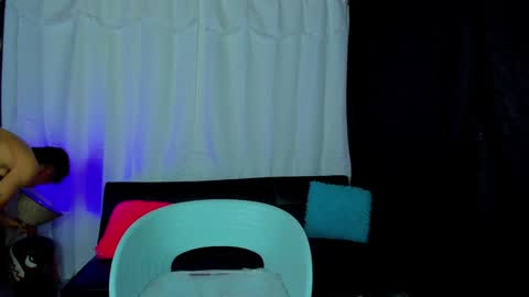 Snapshot of max_wild01 chatting on 01-24-25, 05:21 MAX online show from 01-24-25, 05:21