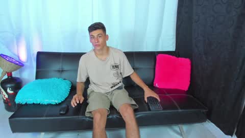 Snapshot of max_wild01 chatting on 01-24-25, 11:26 MAX online show from 01-24-25, 11:26