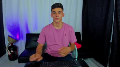 Snapshot of max_wild01 chatting on 01-25-25, 11:02 MAX online show from 01-25-25, 11:02