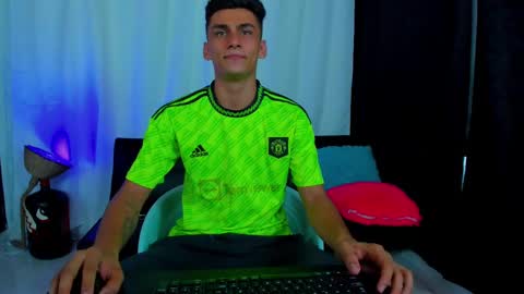 Snapshot of max_wild01 chatting on 02-23-25, 06:45 MAX online show from 02-23-25, 06:45