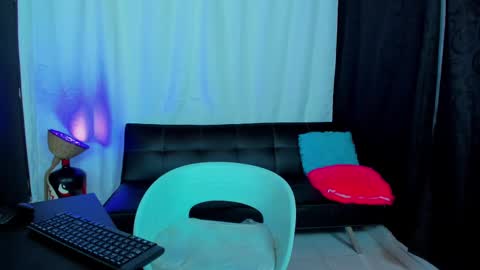 Snapshot of max_wild01 chatting on 02-25-25, 10:04 MAX online show from 02-25-25, 10:04