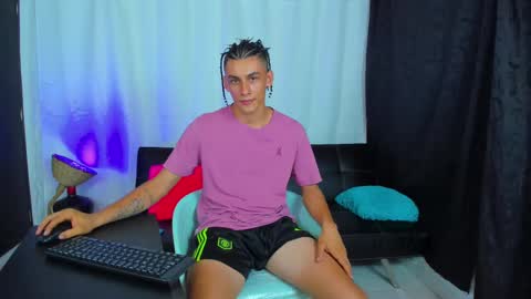 Snapshot of max_wild01 chatting on 03-04-25, 09:51 MAX online show from 03-04-25, 09:51