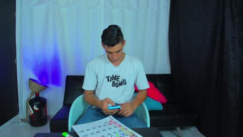 Snapshot of max_wild01 chatting on 03-10-25, 06:05 MAX online show from 03-10-25, 06:05