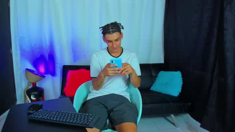 Snapshot of max_wild01 chatting on 03-12-25, 06:33 MAX online show from 03-12-25, 06:33