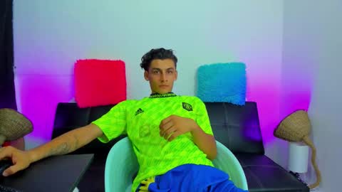 Snapshot of max_wild01 chatting on 09-11-25, 06:02 MAX online show from 09-11-25, 06:02