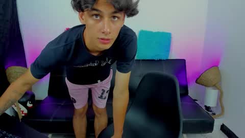 Snapshot of max_wild01 chatting on 09-15-25, 04:07 MAX online show from 09-15-25, 04:07