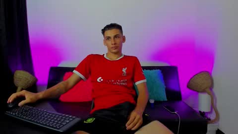 Snapshot of max_wild01 chatting on 09-23-25, 07:00 MAX online show from 09-23-25, 07:00