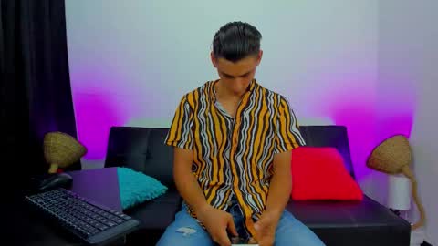 Snapshot of max_wild01 chatting on 09-25-25, 06:11 MAX online show from 09-25-25, 06:11