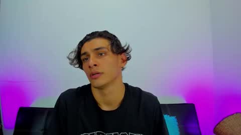 Snapshot of max_wild01 chatting on 09-28-25, 06:19 MAX online show from 09-28-25, 06:19