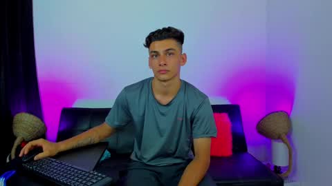 Snapshot of max_wild01 chatting on 10-07-25, 06:54 MAX online show from 10-07-25, 06:54