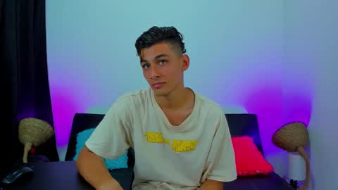 Snapshot of max_wild01 chatting on 10-09-25, 05:38 MAX online show from 10-09-25, 05:38