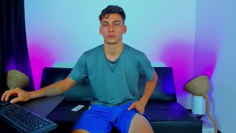 Snapshot of max_wild01 chatting on 11-04-25, 09:19 MAX online show from 11-04-25, 09:19