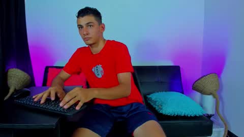 Snapshot of max_wild01 chatting on 11-06-25, 08:10 MAX online show from 11-06-25, 08:10