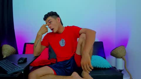 Snapshot of max_wild01 chatting on 11-07-25, 08:25 MAX online show from 11-07-25, 08:25