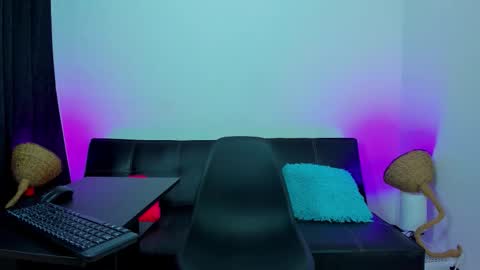 Snapshot of max_wild01 chatting on 11-09-25, 06:17 MAX online show from 11-09-25, 06:17