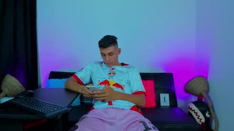 MAX     online show from 12-15-25, 11:20