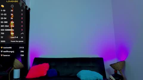 Snapshot of max_wild01 chatting on 12-22-25, 02:47 MAX online show from 12-22-25, 02:47