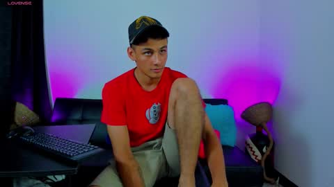 Snapshot of max_wild01 chatting on 01-09-26, 05:54 MAX online show from 01-09-26, 05:54